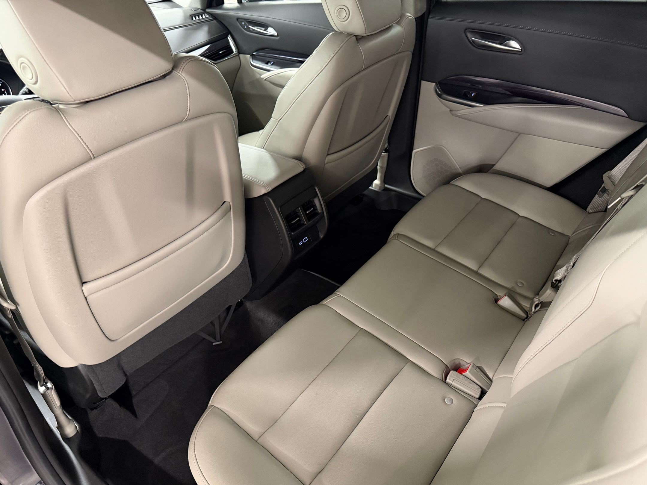 Used 2022 Cadillac XT4 Luxury w/ Driver Awareness Package FWD image 31