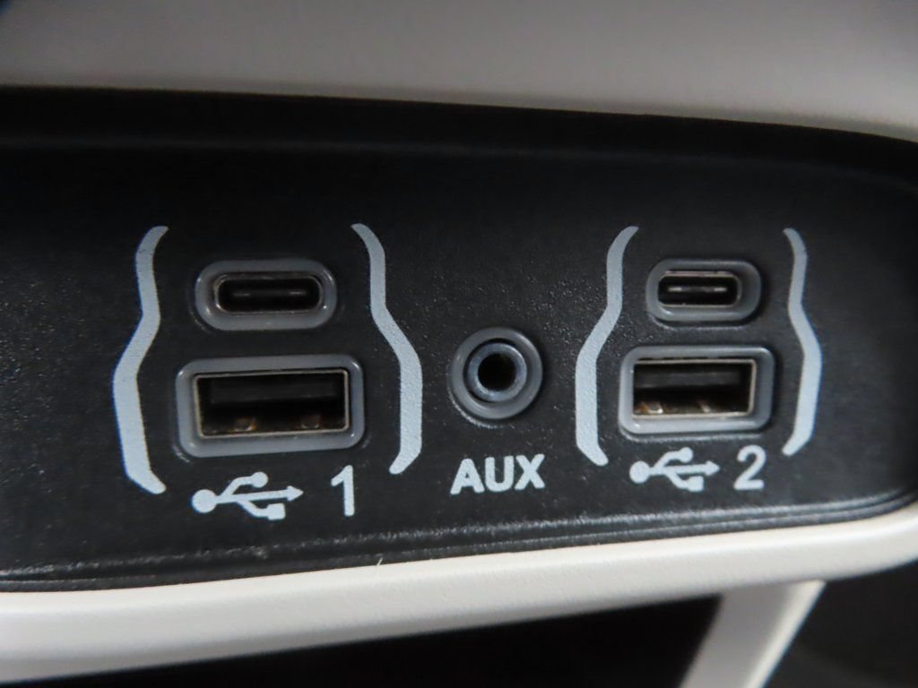 Certified 2024 Chrysler Pacifica Touring-L FWD image 11