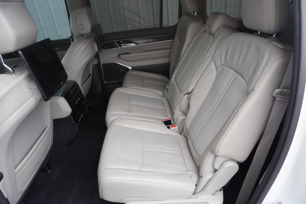 Used 2023 Jeep Wagoneer 4WD w/ Premium Group I image 29