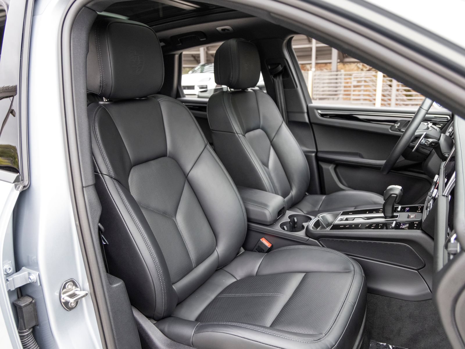 Certified 2026 Porsche Macan AWD/4WD image 65