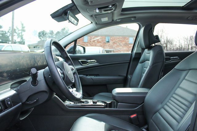 Used 2025 Kia Sportage SX image 13