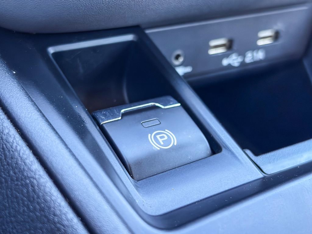 Used 2020 Subaru Legacy image 30