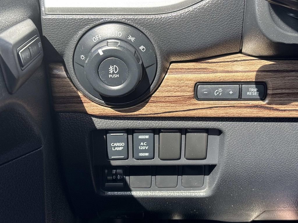 Used 2020 Nissan Titan SL AWD/4WD image 22
