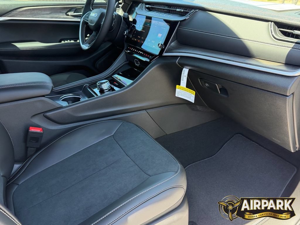 New 2026 Jeep Grand Cherokee Altitude RWD image 13