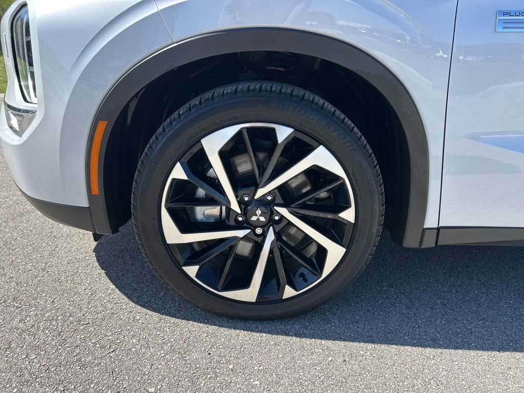 Used 2025 Mitsubishi Outlander 4WD Plug-In Hybrid image 56