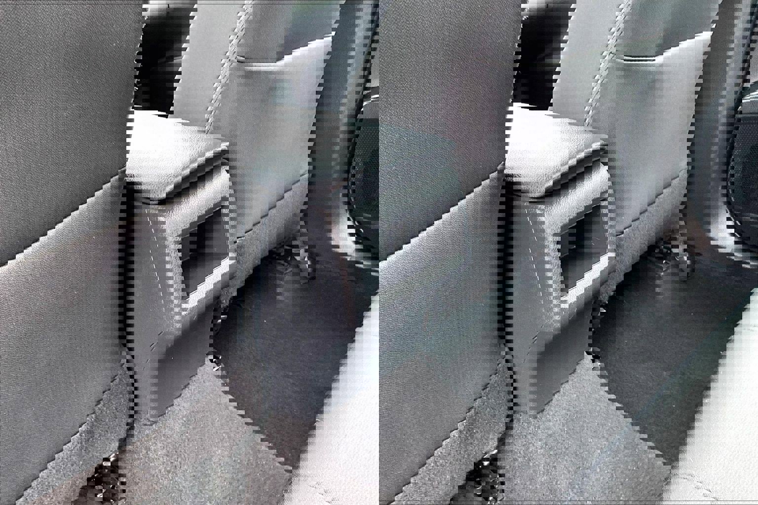 Used 2020 Toyota Camry LE image 11