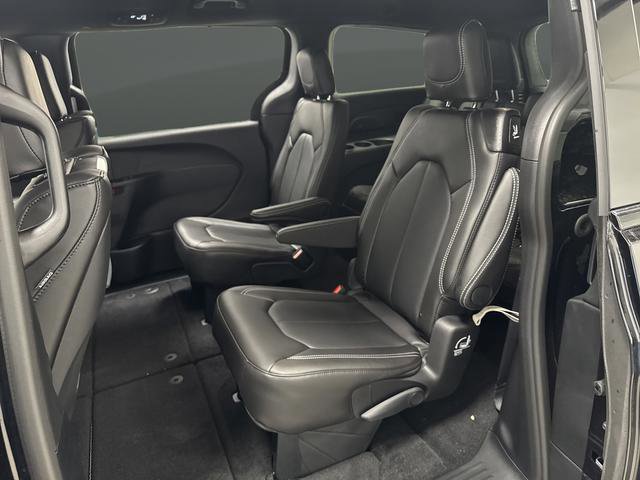 New 2026 Chrysler Pacifica Select image 30