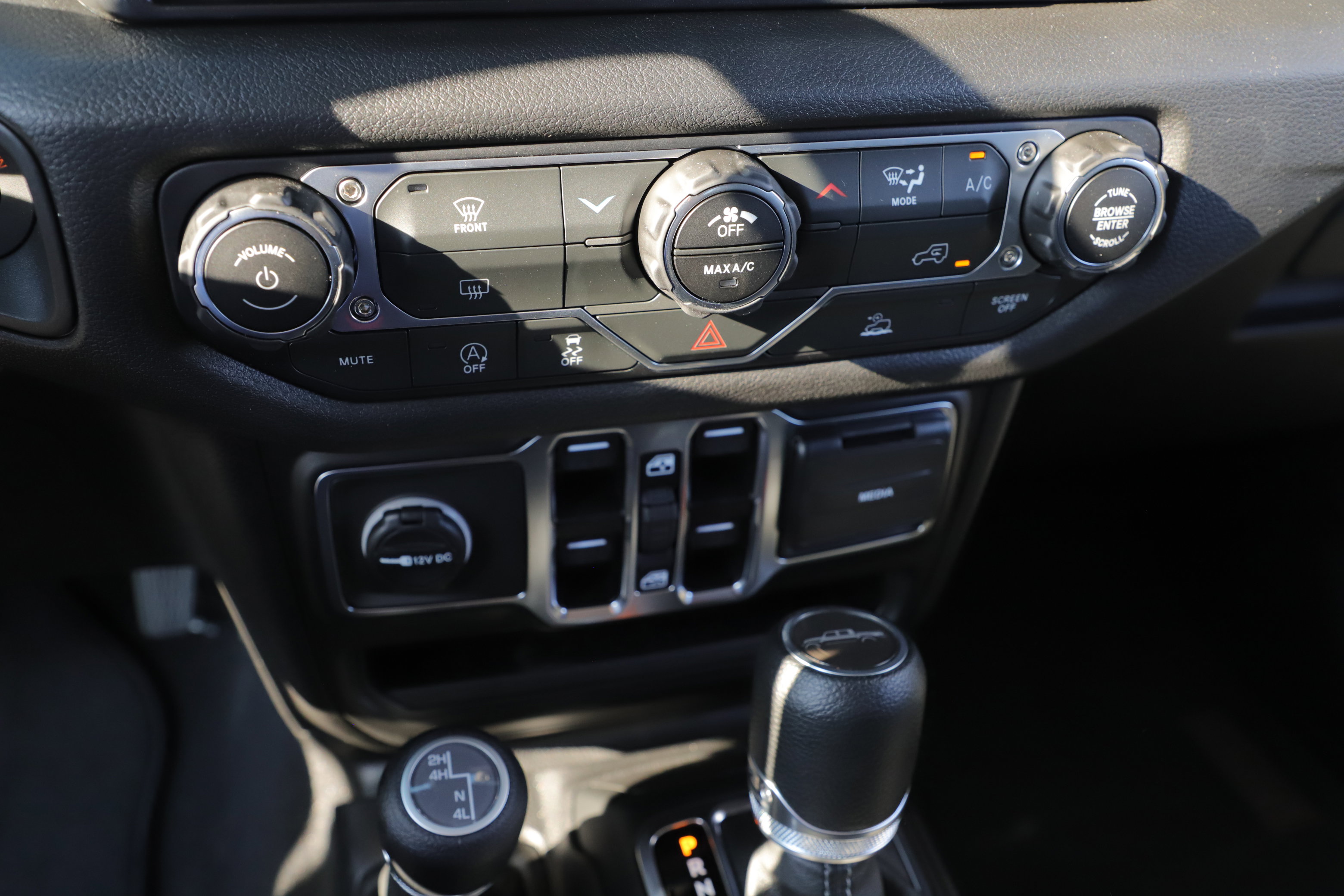 New 2025 Jeep Gladiator Sport image 19