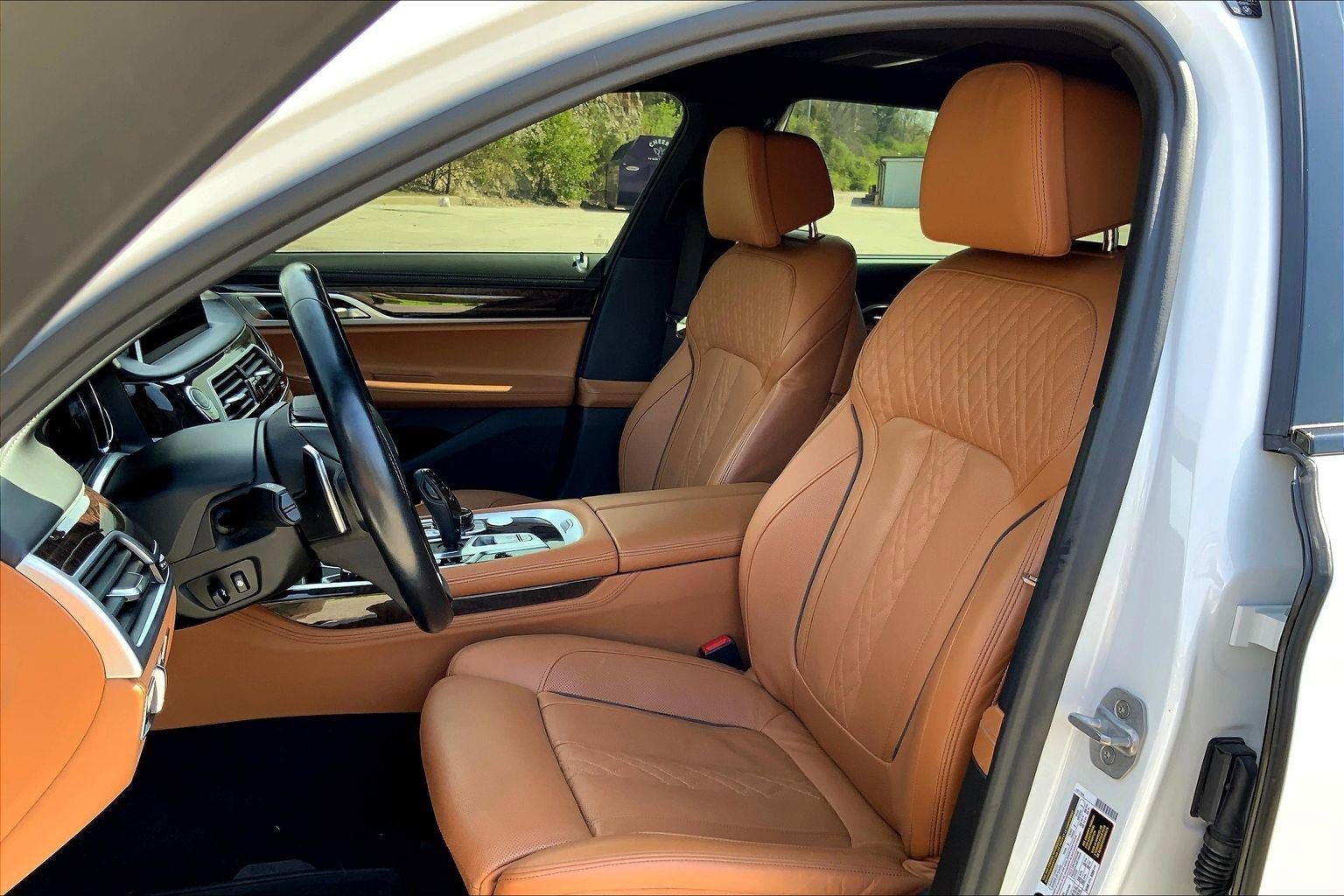 Used 2019 BMW 750i xDrive w/ Executive Package AWD/4WD image 23