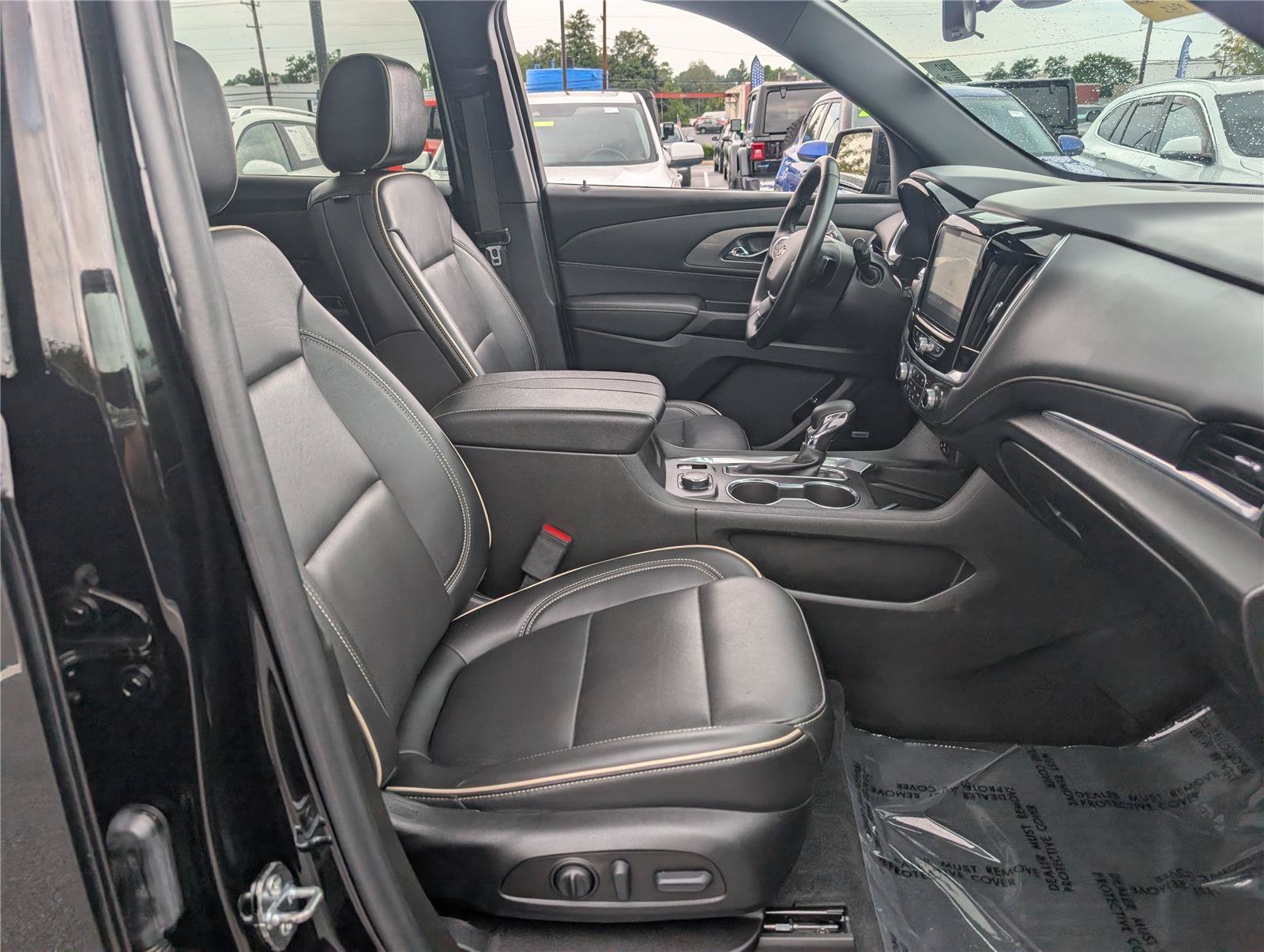 Used 2023 Chevrolet Traverse Premier w/ LPO, Floor Liner Package AWD/4WD image 11