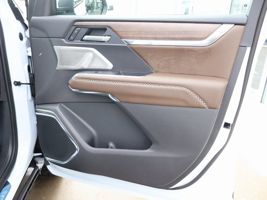 New 2026 GMC Acadia Denali Ultimate w/ LPO, Floor Liner Package image 40