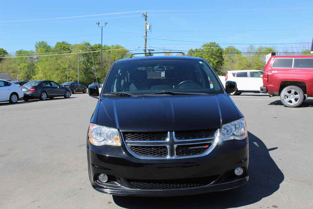 Used 2016 Dodge Grand Caravan SXT image 2