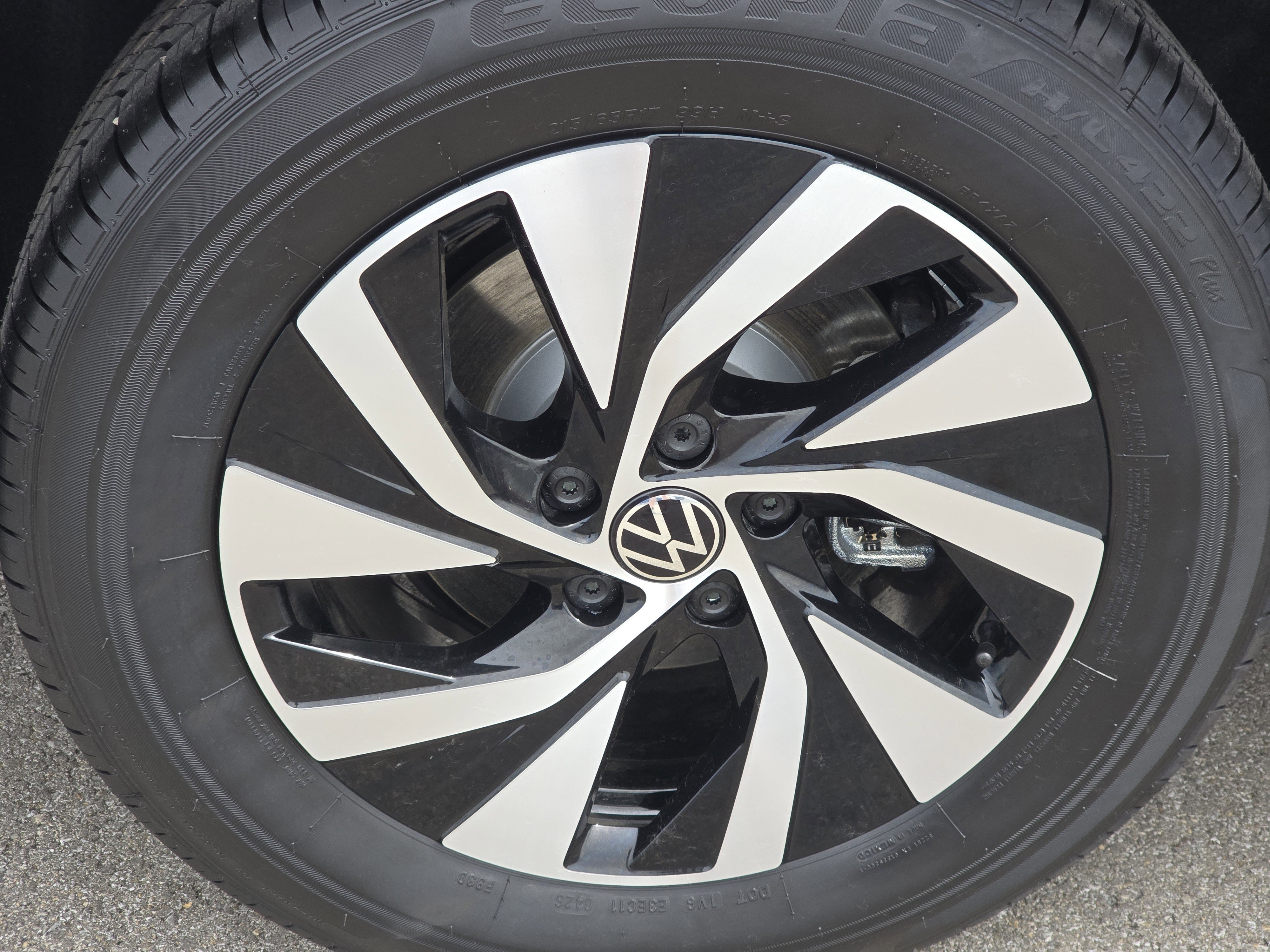 New 2026 Volkswagen Tiguan S FWD image 15