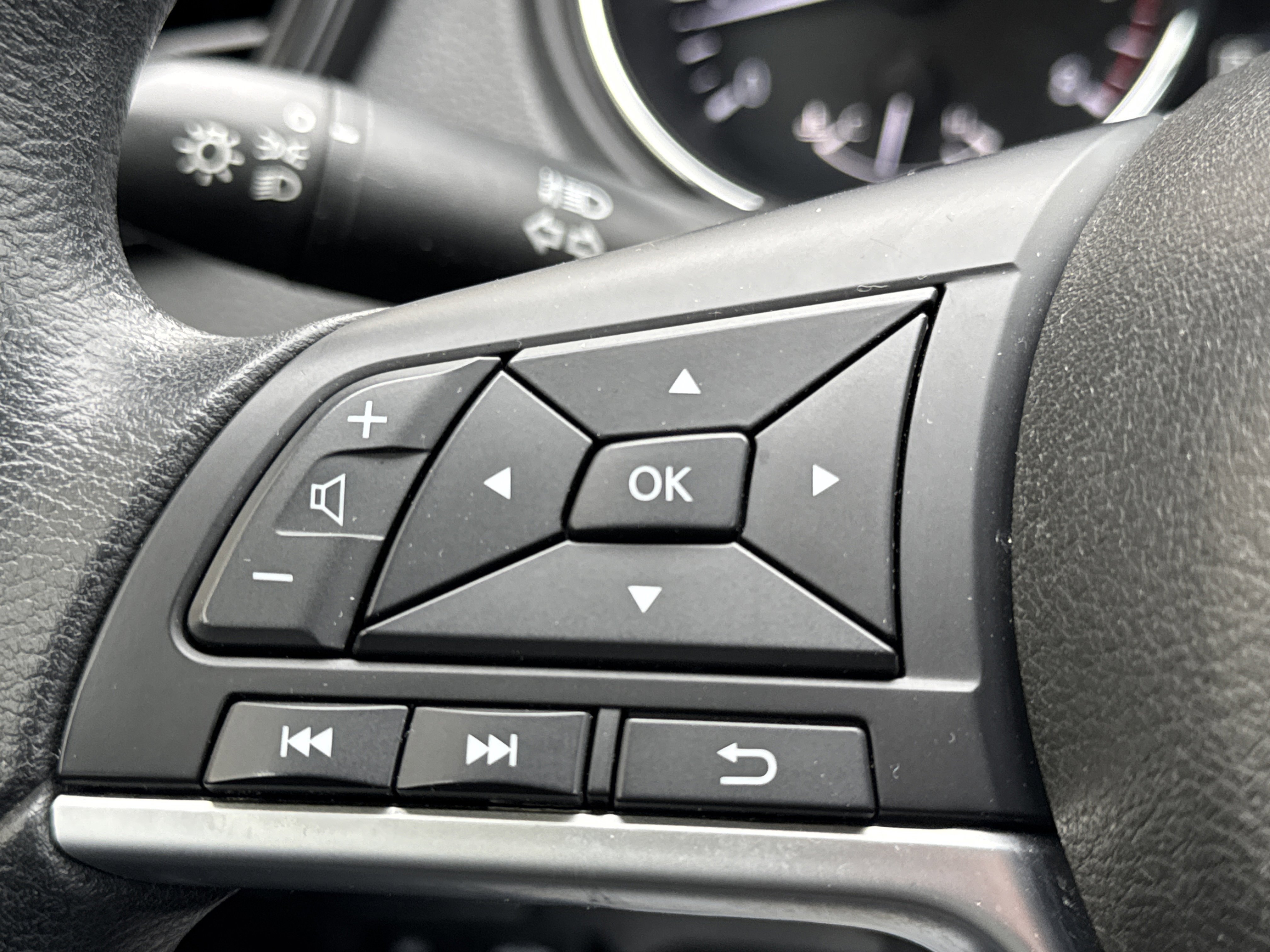 Used 2017 Nissan Rogue S w/ S Appearance Package image 16