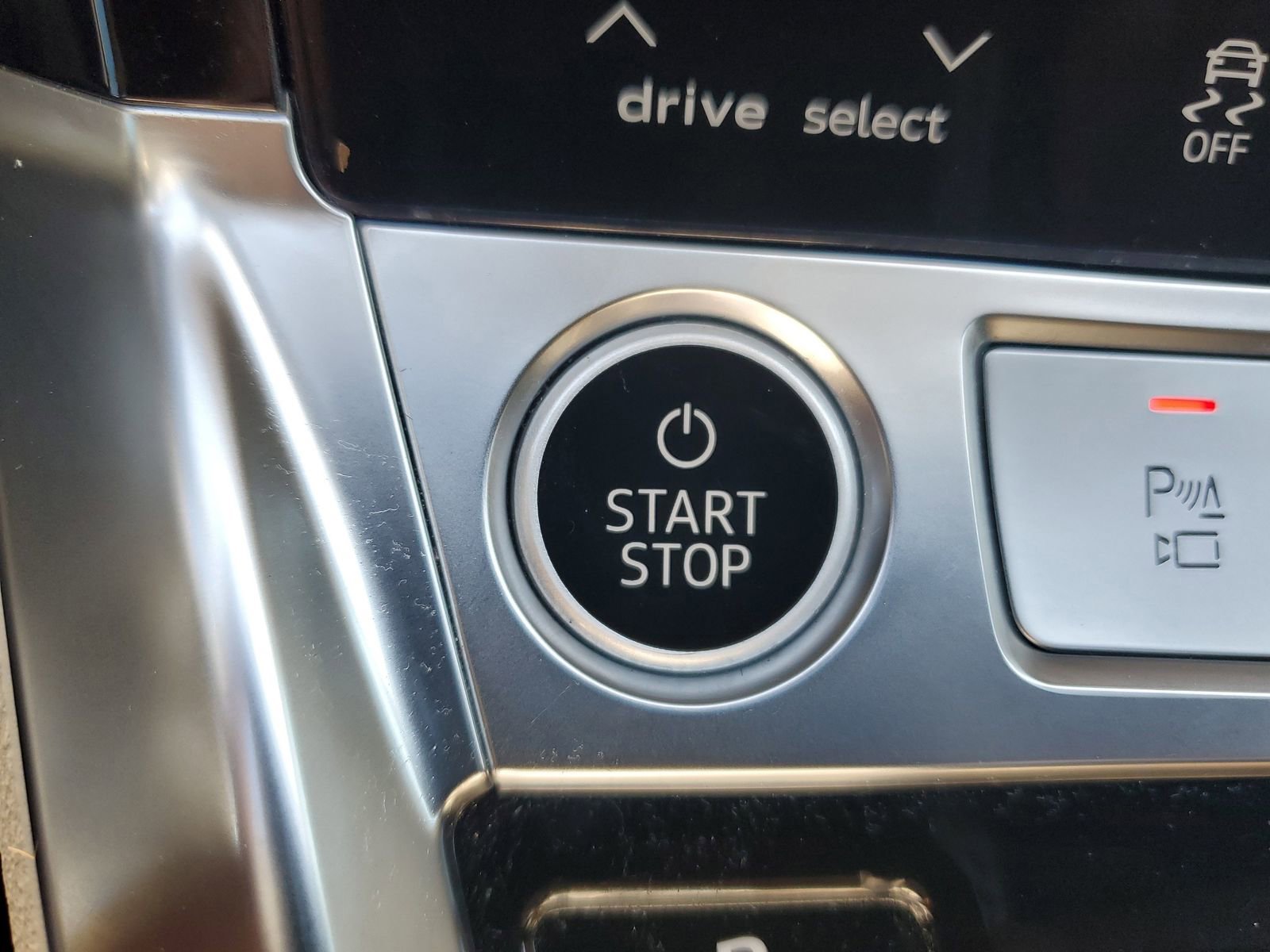 Used 2024 Audi Q8 e-tron Premium Plus w/ Premium Plus Package image 28