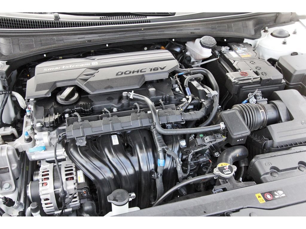 Used 2025 Hyundai Elantra SE FWD image 33
