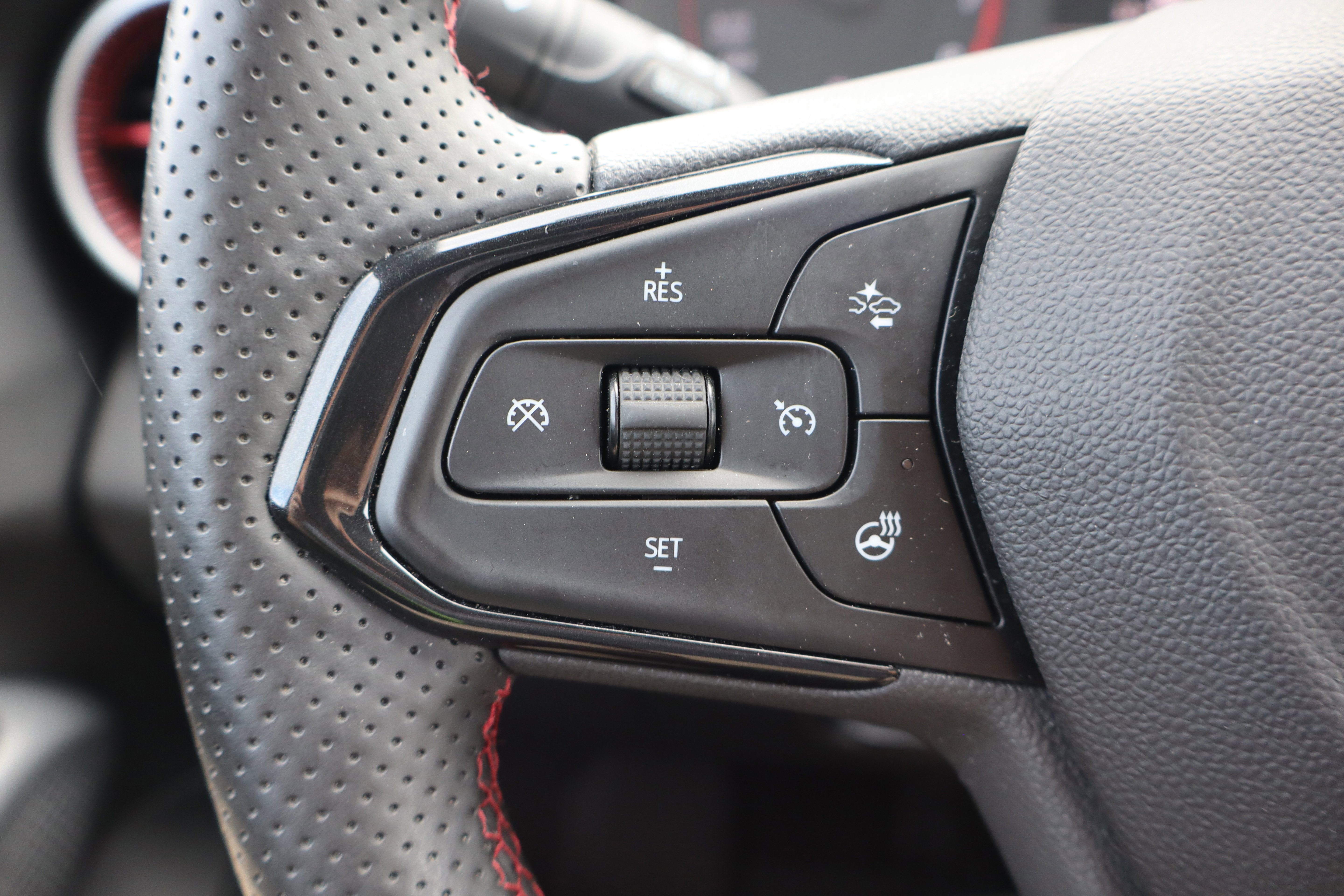 Used 2024 Chevrolet Trax RS FWD image 15