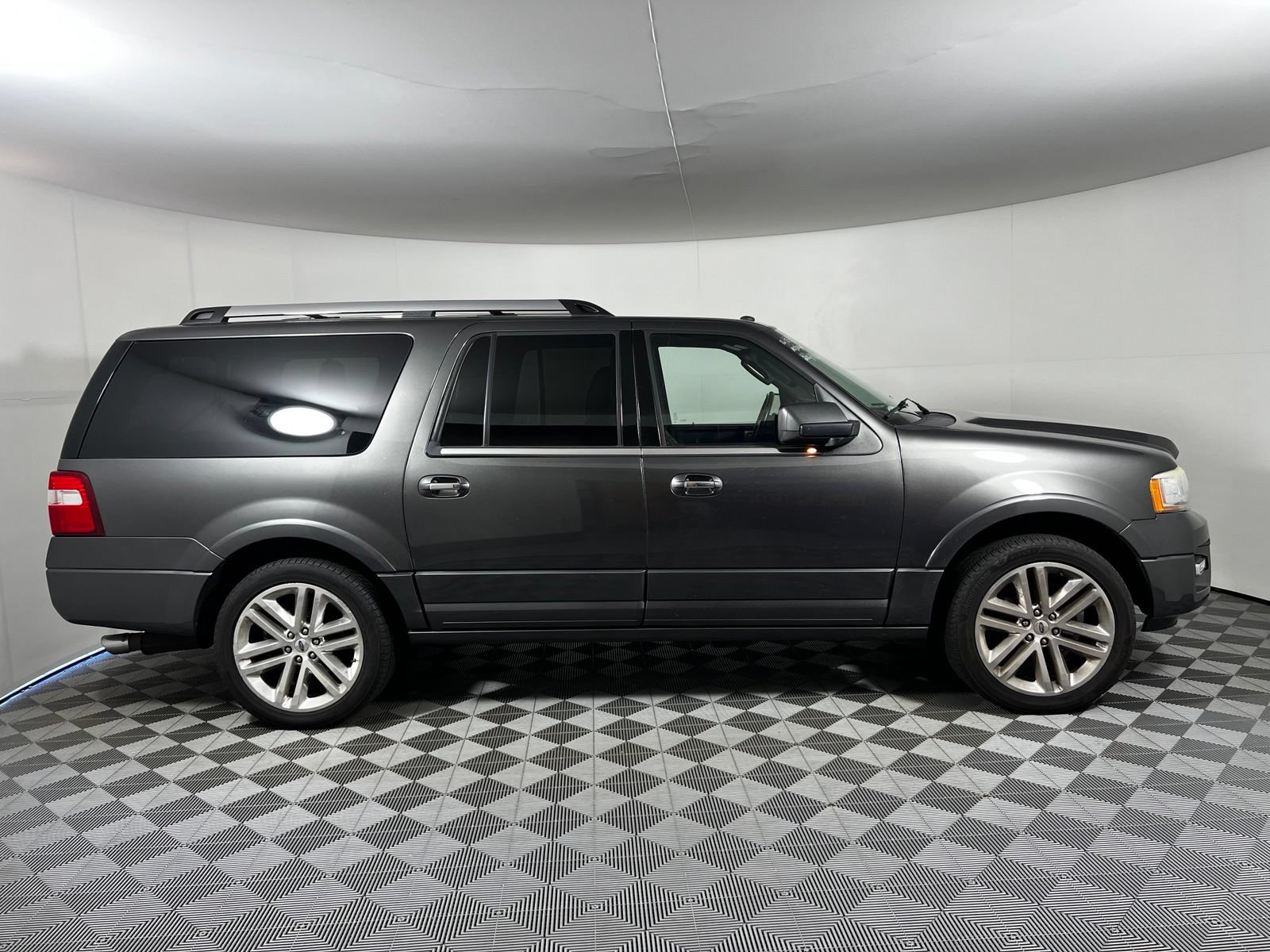 Used 2016 Ford Expedition EL Limited w/ Equipment Group 301A AWD/4WD image 4