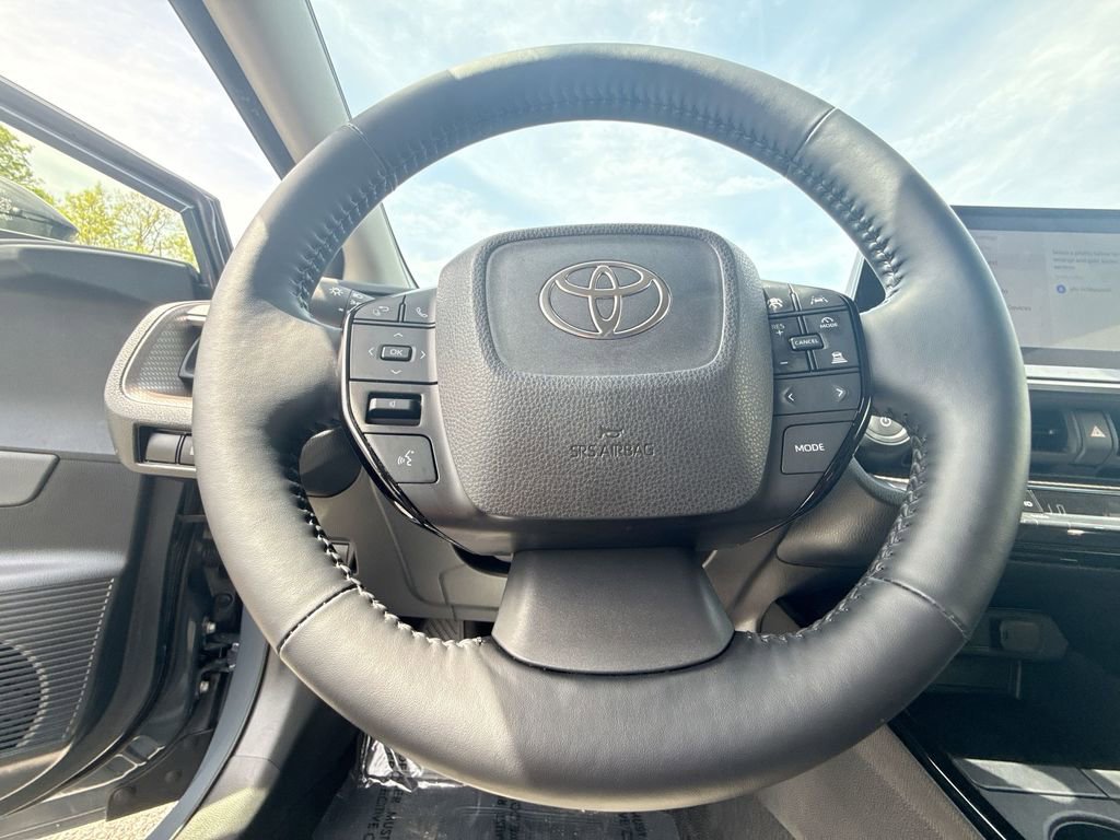 Used 2025 Toyota Prius XLE FWD image 11