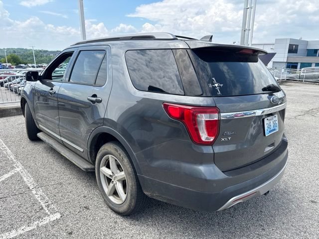 Used 2017 Ford Explorer XLT AWD/4WD image 6