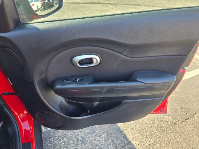 Used 2018 Kia Soul + image 15