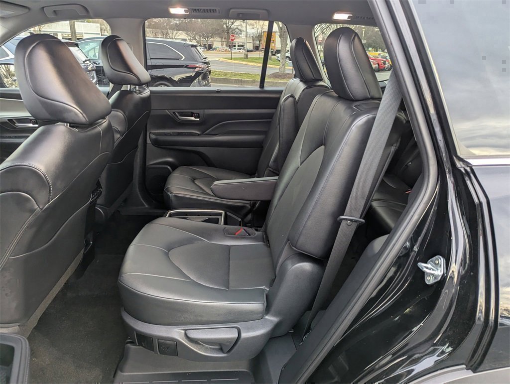 Used 2025 Toyota Grand Highlander AWD image 15