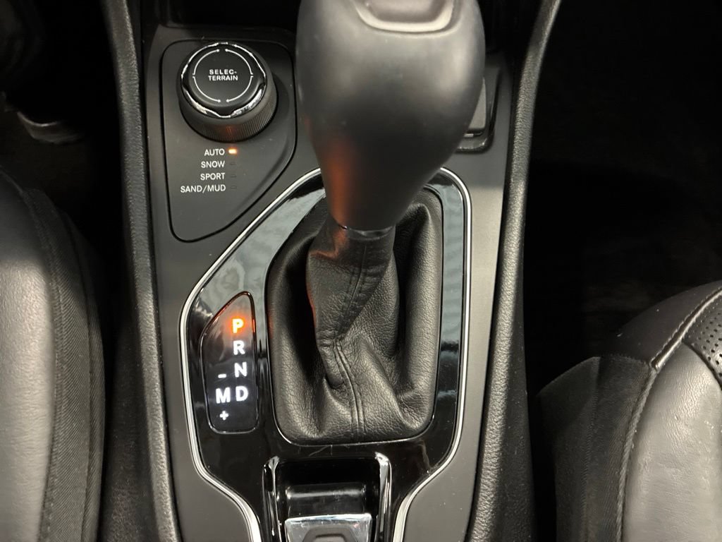 Used 2019 Jeep Cherokee Limited AWD/4WD image 29