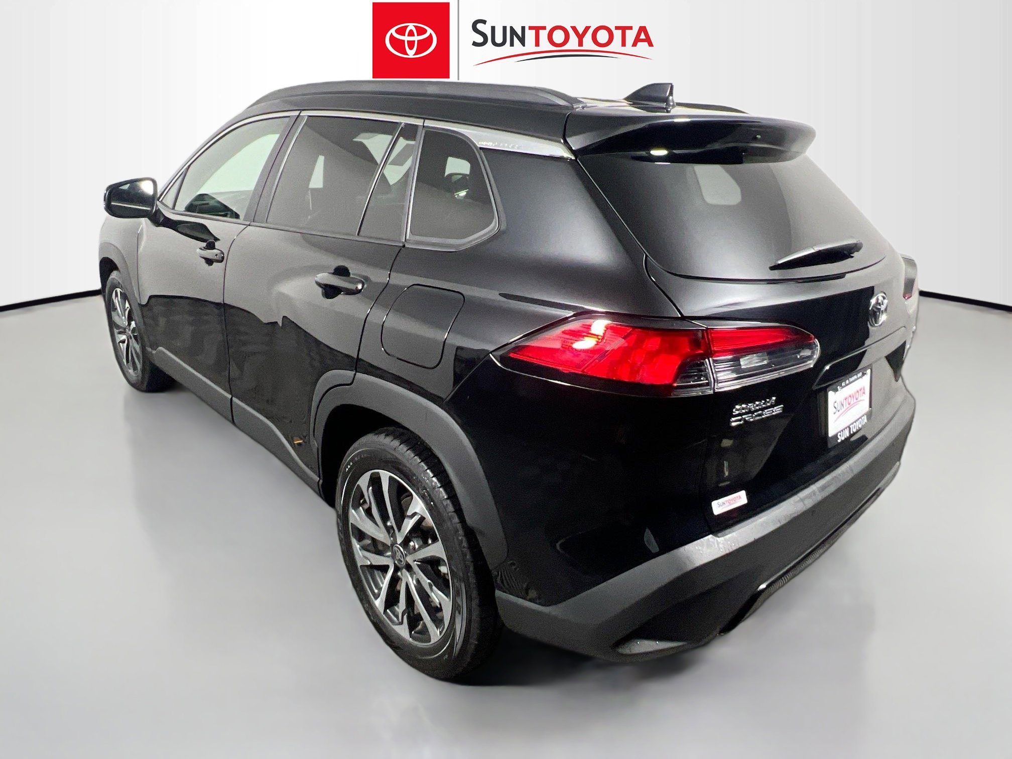 Used 2024 Toyota Corolla Cross XLE image 6