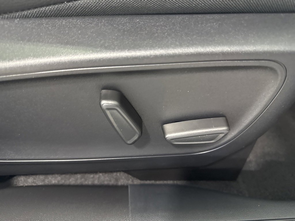 New 2025 Ford Escape SE w/ PHEV Premium Package image 32