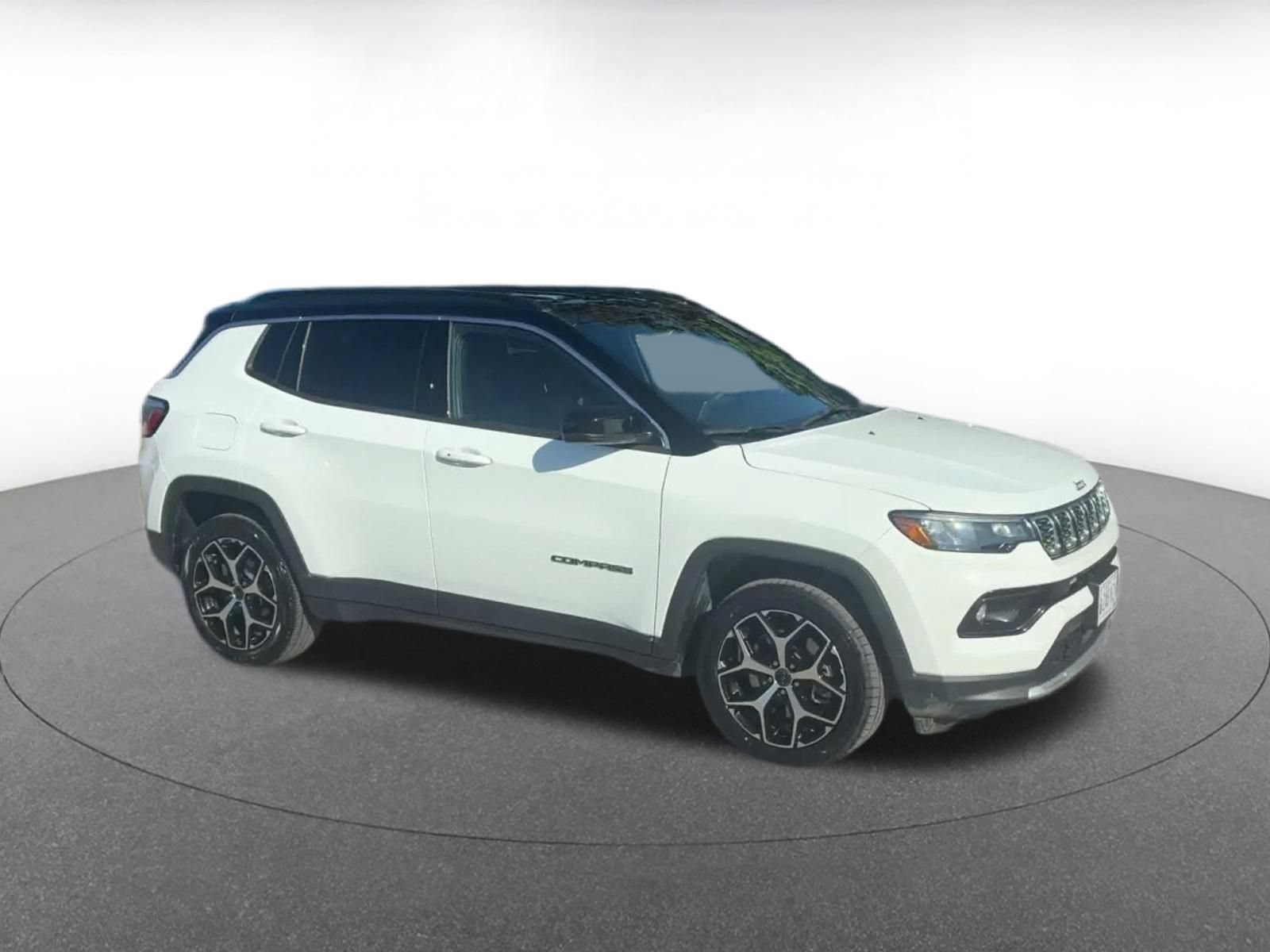Used 2025 Jeep Compass Limited AWD/4WD image 2