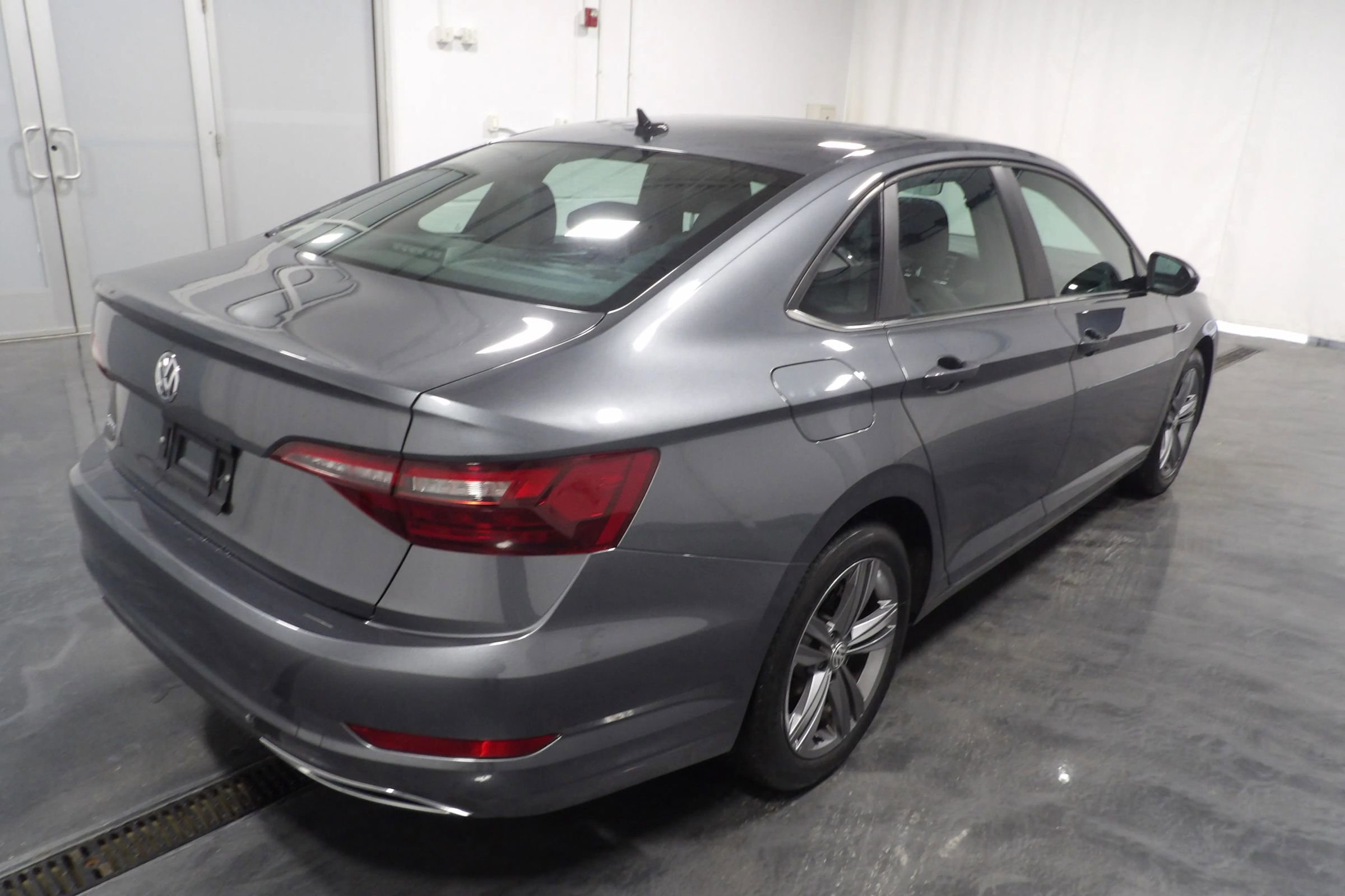 Used 2020 Volkswagen Jetta R-Line w/ R-Line Cold Weather Package image 4