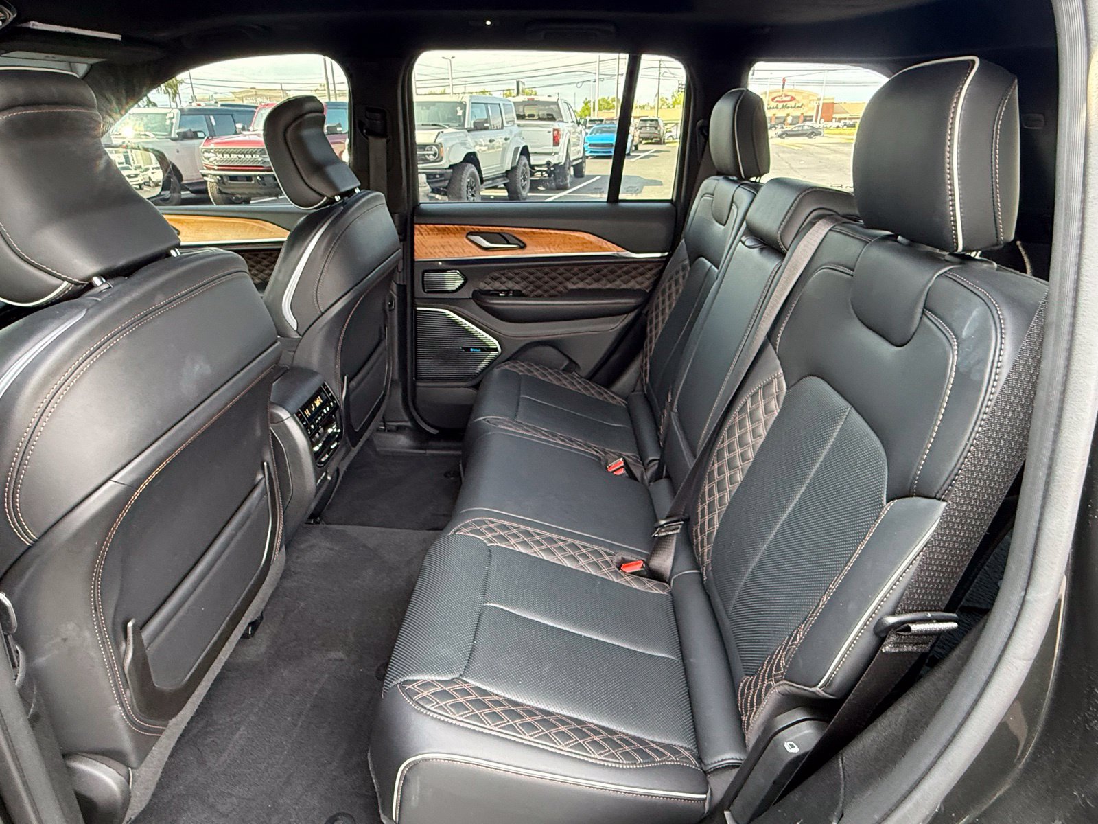 Certified 2024 Jeep Grand Cherokee Summit AWD/4WD image 19