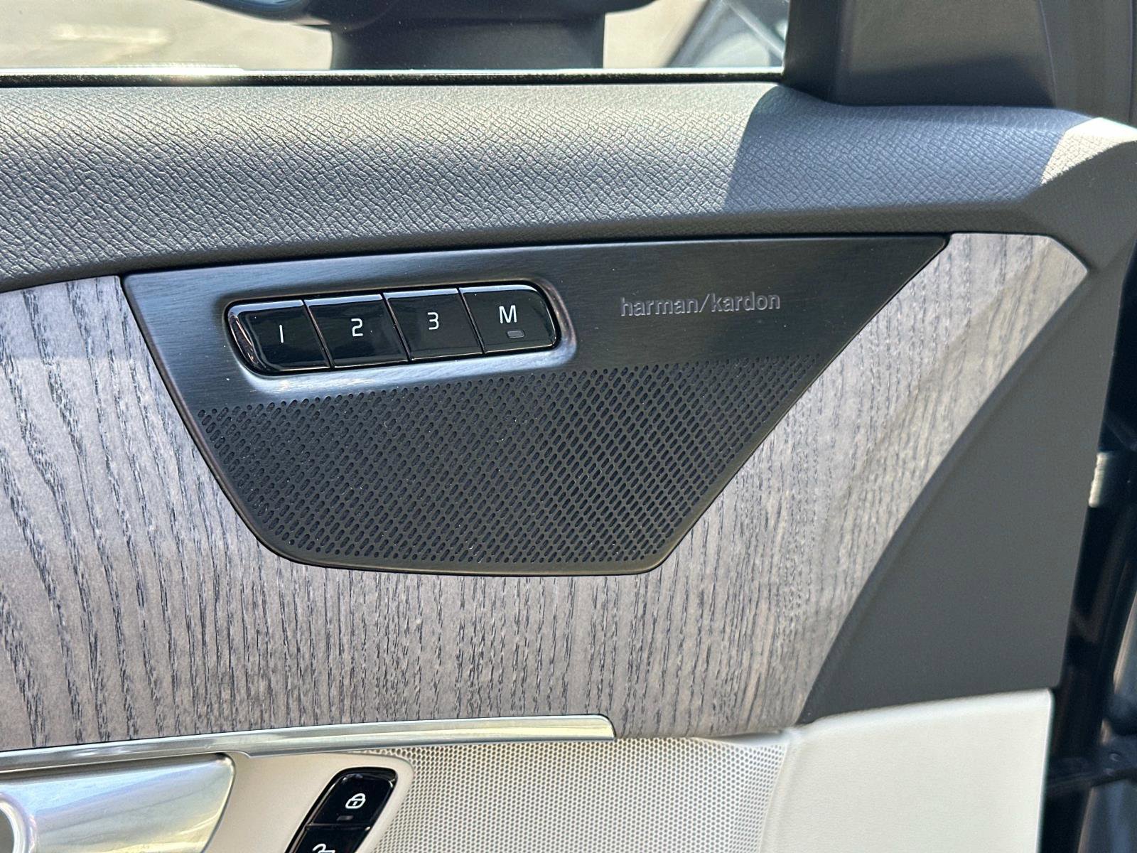 Certified 2023 Volvo XC90 T8 Plus w/ Protection Package Premier image 16