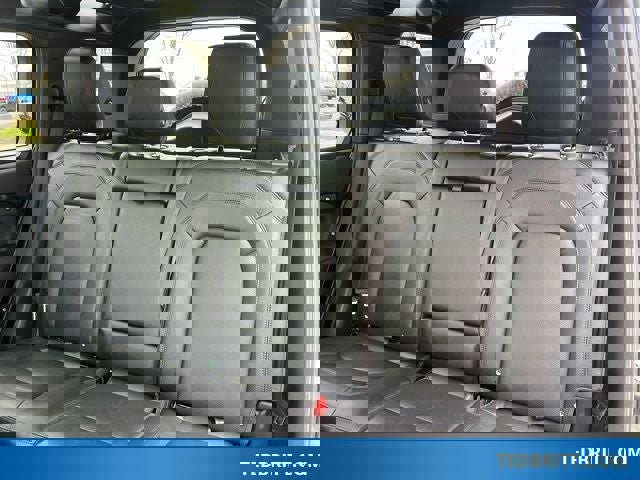 Used 2024 Land Rover Defender 110 SE image 13