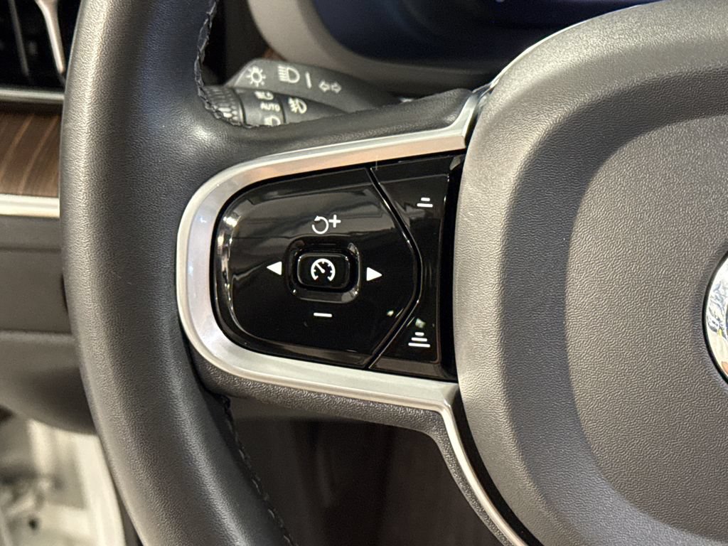 Certified 2023 Volvo XC60 B5 Ultimate w/ Climate Package AWD/4WD image 12