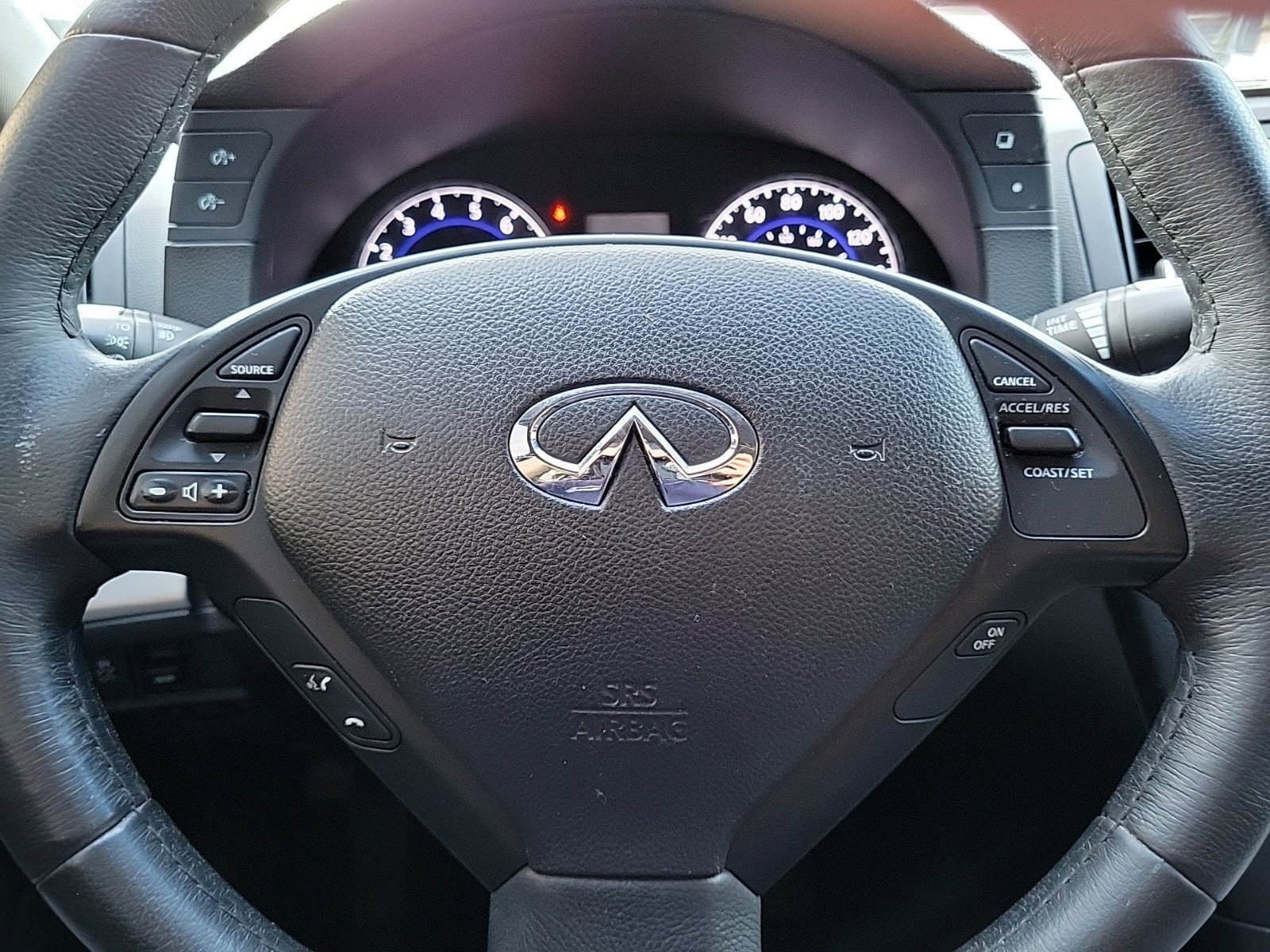 Used 2015 INFINITI Q40 w/ Moonroof Package image 17