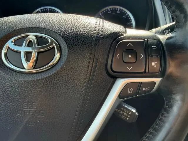 Used 2017 Toyota Highlander Limited Platinum w/ Carpet Mat Package FWD image 25