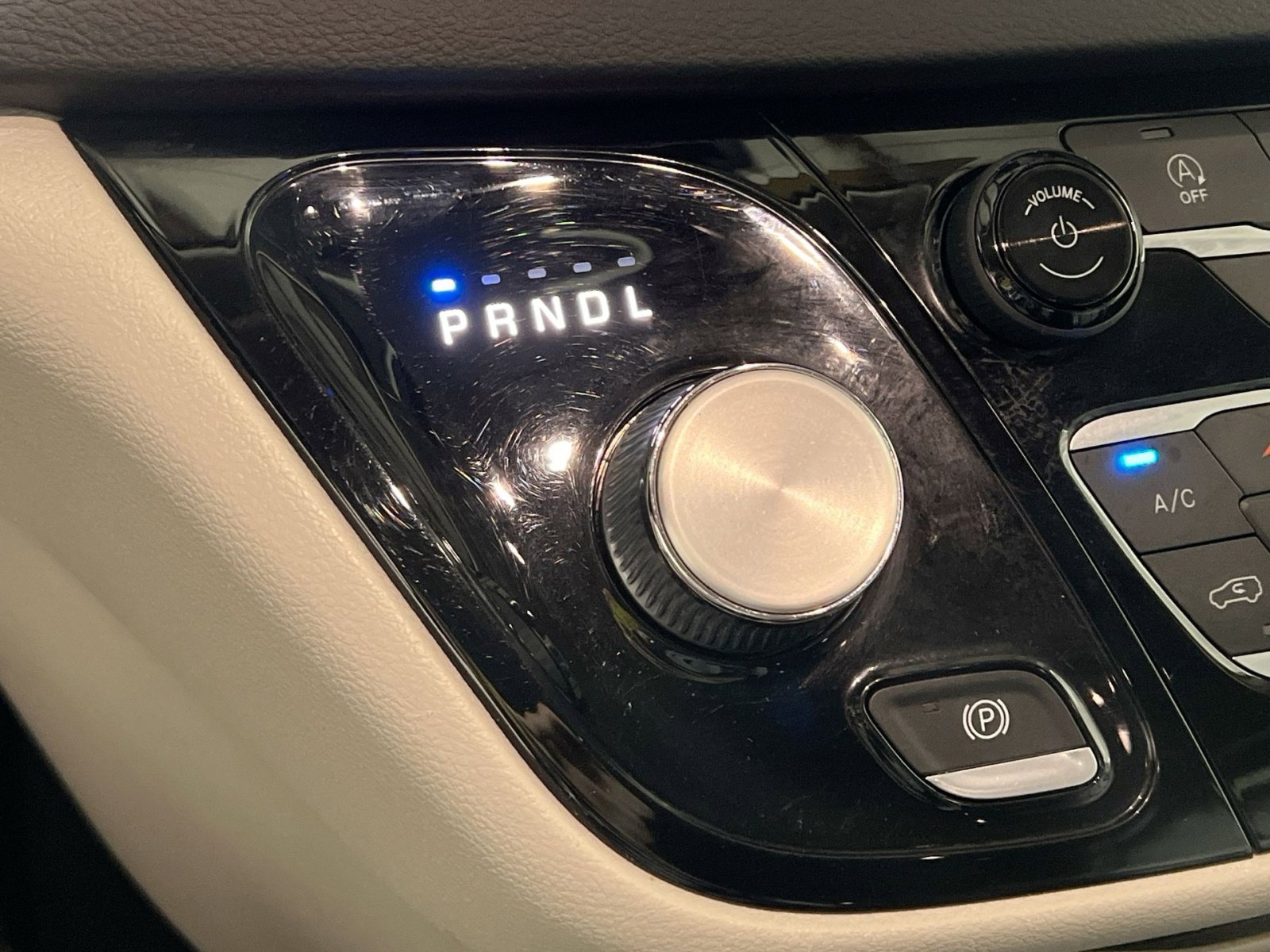 Used 2022 Chrysler Pacifica Touring-L image 18