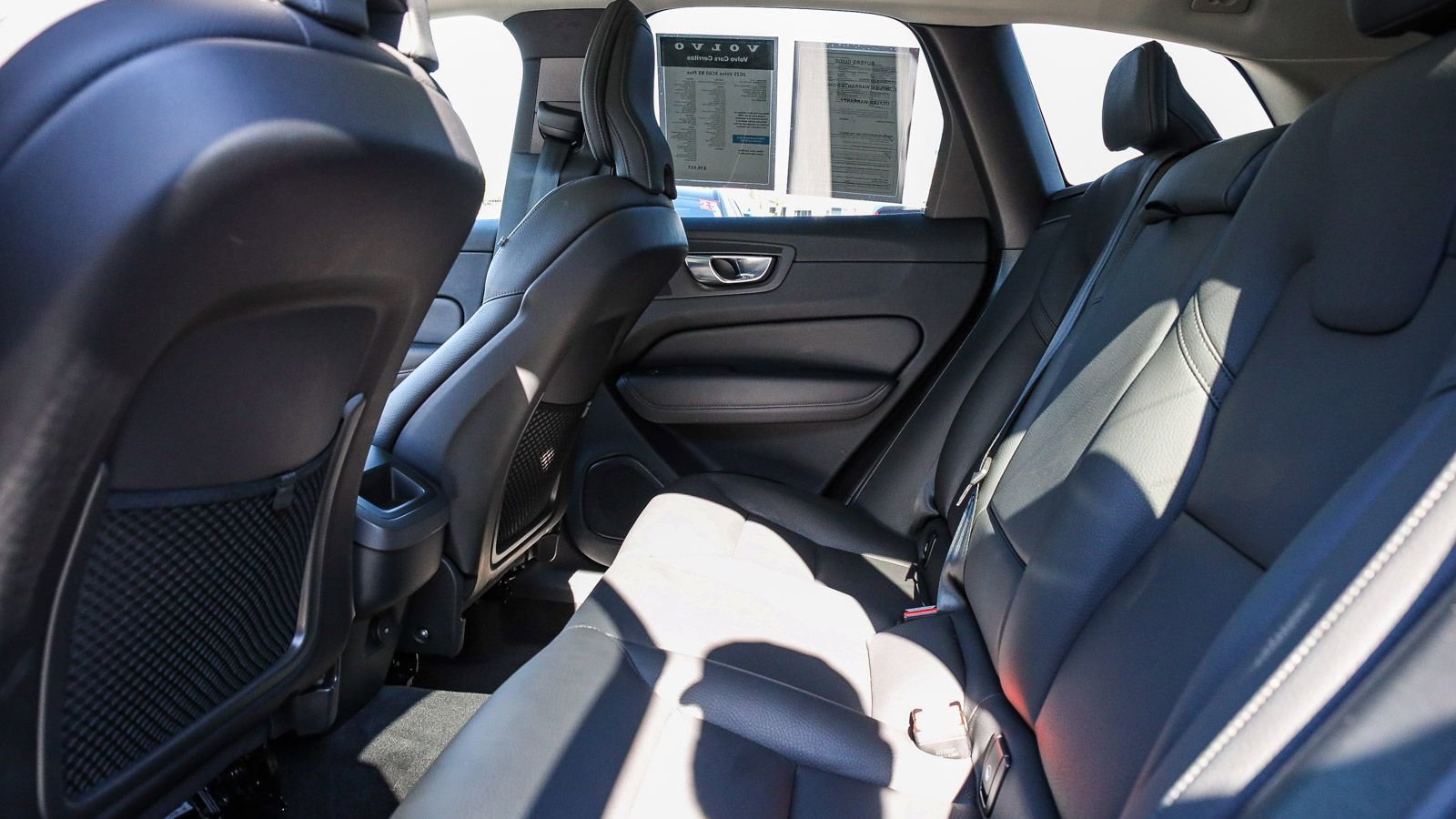 Used 2025 Volvo XC60 B5 Plus image 18