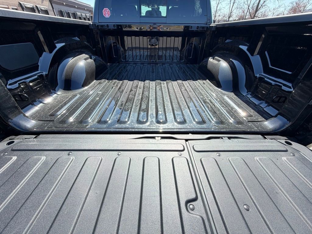 New 2026 RAM 1500 4x4 Crew Cab image 8
