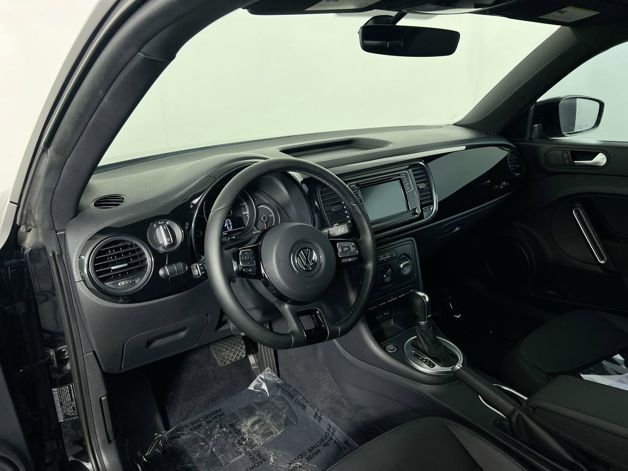 Used 2018 Volkswagen Beetle 2.0T S w/ Style & Comfort Package For S FWD image 27