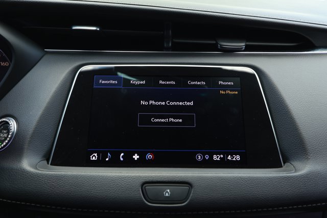 Used 2022 Cadillac XT4 Luxury w/ Cold Weather Package FWD image 16