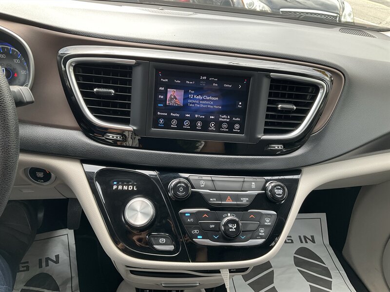 Used 2020 Chrysler Voyager Lxi FWD image 23