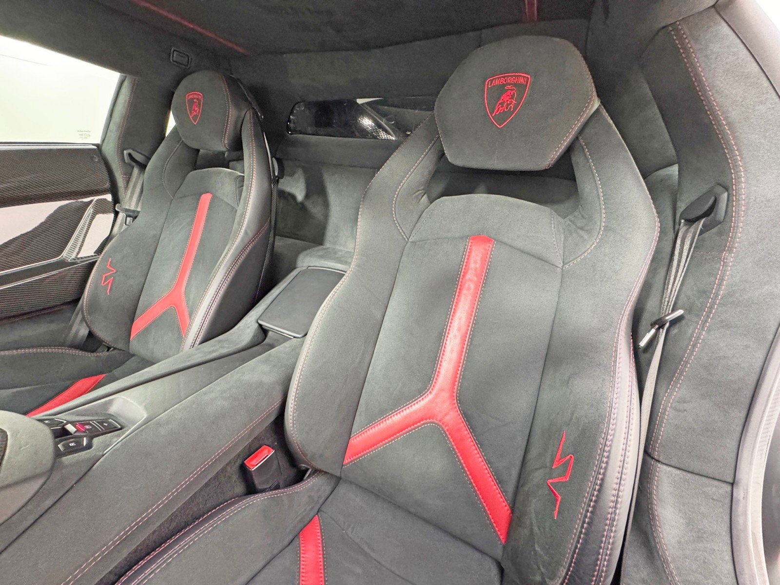 Used 2017 Lamborghini Aventador S image 38