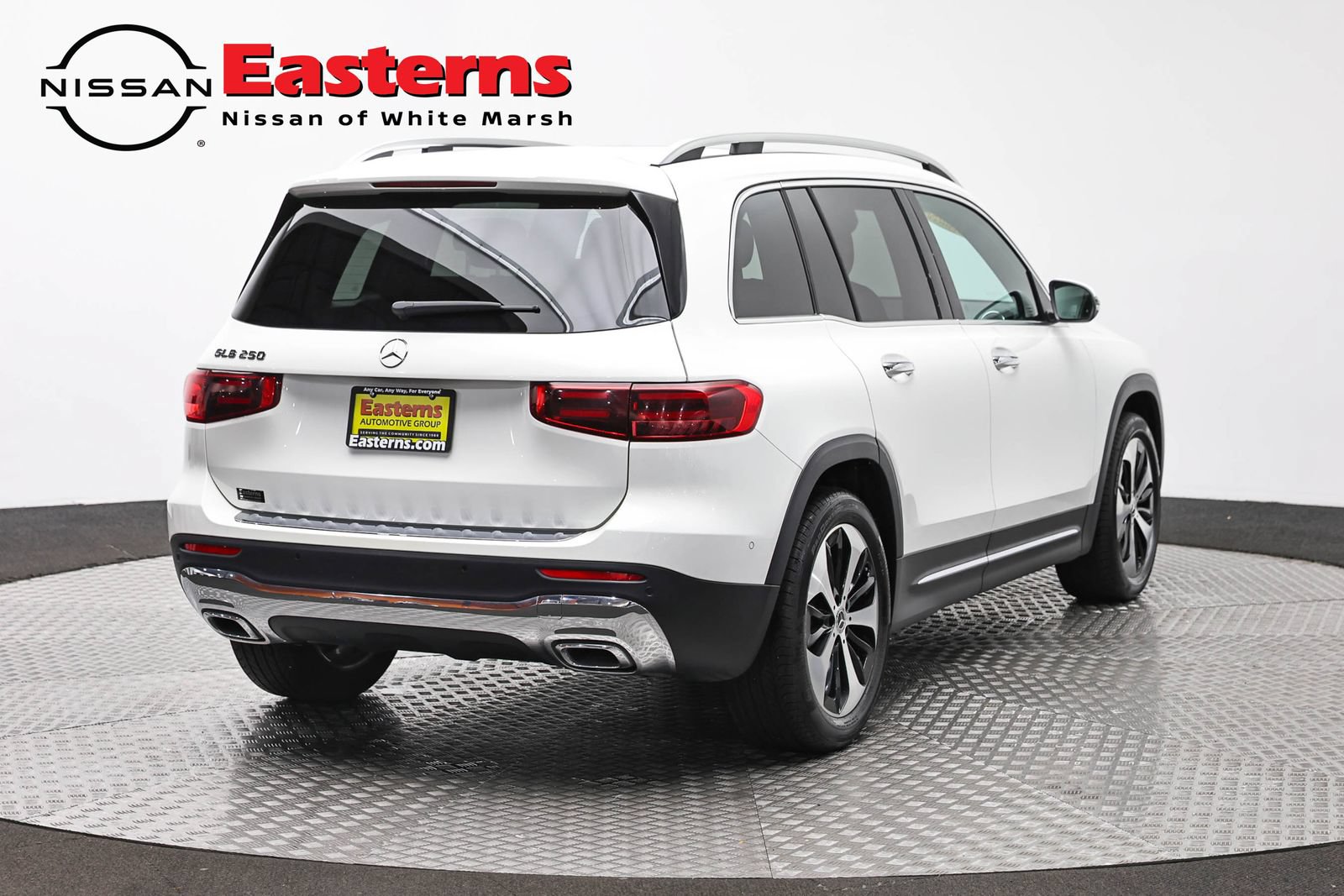 Used 2025 Mercedes-Benz GLB 250 w/ Exclusive Package image 5
