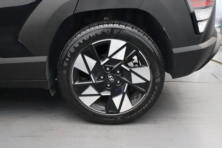 Used 2025 Hyundai Kona SEL FWD image 35