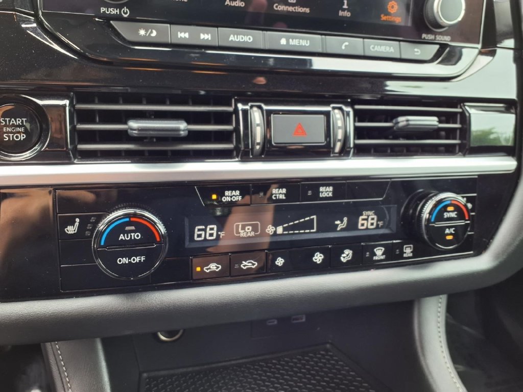 Used 2025 Nissan Pathfinder SV AWD/4WD image 9