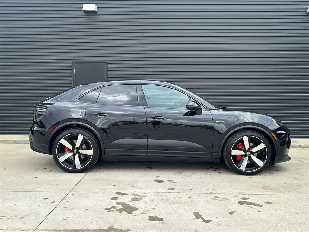 Used 2025 Porsche Macan 4S Electric image 8