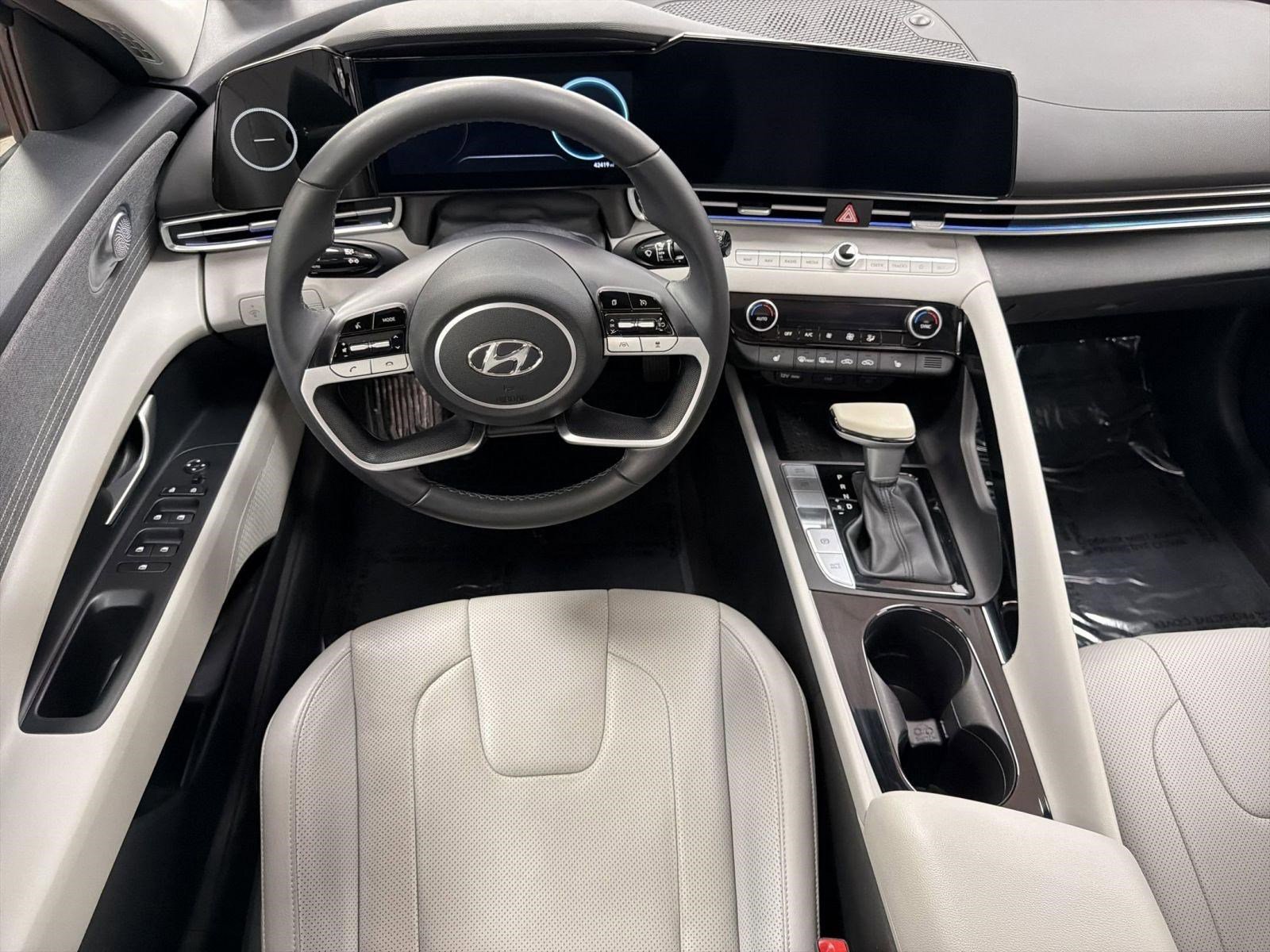 Used 2023 Hyundai Elantra Limited image 28