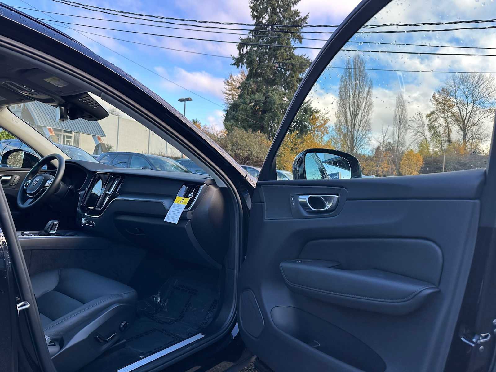 Used 2025 Volvo XC60 B5 Plus w/ Protection Package Premier image 11